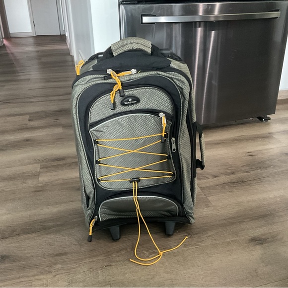 Samsonite Other - Samsonite carryon BACKPACK with Yellow Details